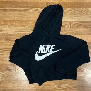 Short black Nike hoodie
